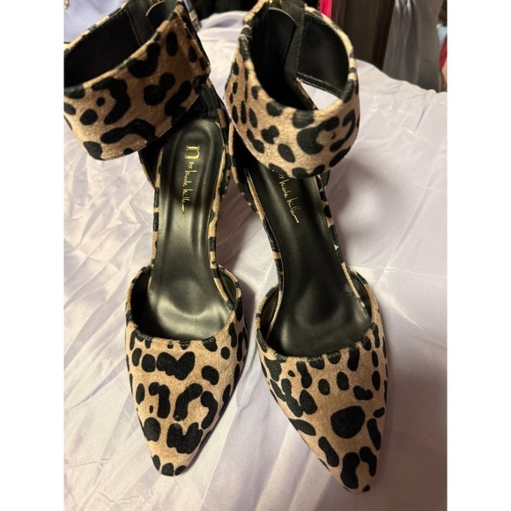 Nicole Miller NM Carty Leopard Print Ankle Cuff Pumps Heels Size 9M 023-1191